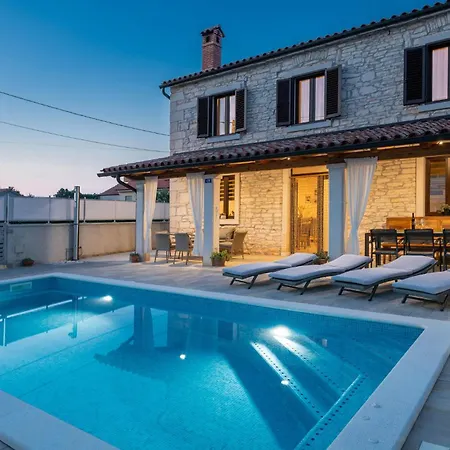 3 Bedroom In * Pula
