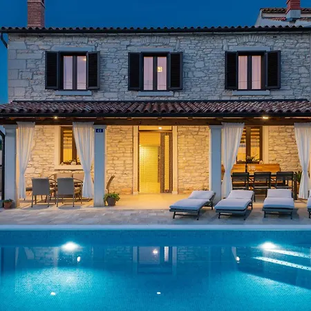 Vikendica 3 Bedroom In Pula