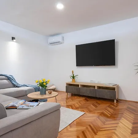 Vakantiehuis 3 Bedroom In Pula