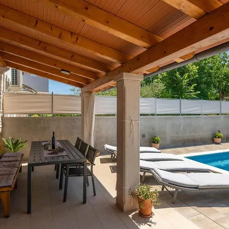 Vakantiehuis 3 Bedroom In Pula