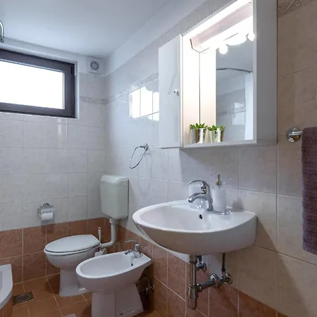 Vakantiehuis 3 Bedroom In Pula