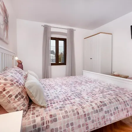 Vakantiehuis 3 Bedroom In Pula